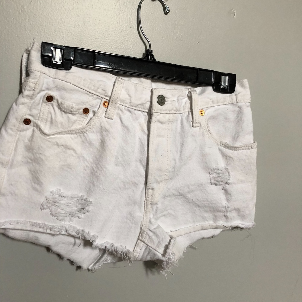 Levi Shorts (LIKE NEW)